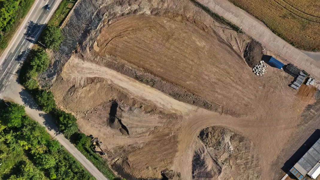 Tachymetr, nebo dron? Zaměření haldy očima geodeta